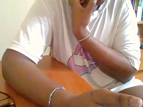 melaninebony2 online show from March 26, 2026, 8:12 am