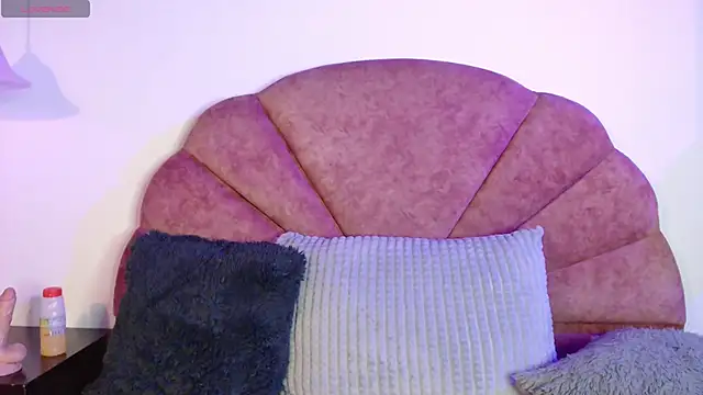 Lickpink1 online show from April 22, 2026, 3:57 am