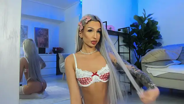 Snapshot of ArianaXO_ chatting on May 7, 2026, 7:01 am ArianaXO online show from May 7, 2026, 7:01 am