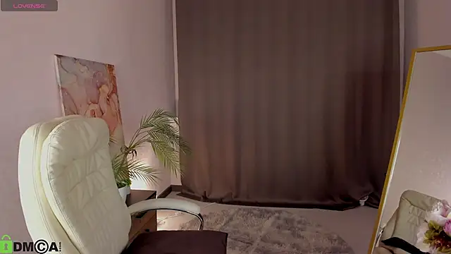 LeticiaRomano online show from April 22, 2026, 4:08 am