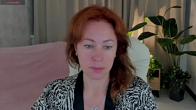 Snapshot of LeticiaRomano chatting on May 18, 2026, 4:01 am LeticiaRomano online show from May 18, 2026, 4:01 am