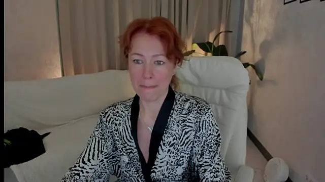 Snapshot of LeticiaRomano chatting on May 25, 2026, 4:12 am LeticiaRomano online show from May 25, 2026, 4:12 am