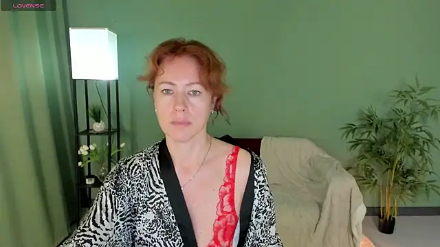 Snapshot of LeticiaRomano chatting on July 7, 2026, 7:23 am LeticiaRomano online show from July 7, 2026, 7:23 am