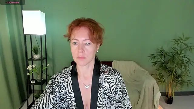 Snapshot of LeticiaRomano chatting on July 7, 2026, 6:47 am LeticiaRomano online show from July 7, 2026, 6:47 am