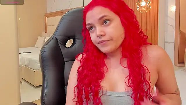 Snapshot of luna_veega chatting on June 3, 2026, 5:06 pm luna veega online show from June 3, 2026, 5:06 pm