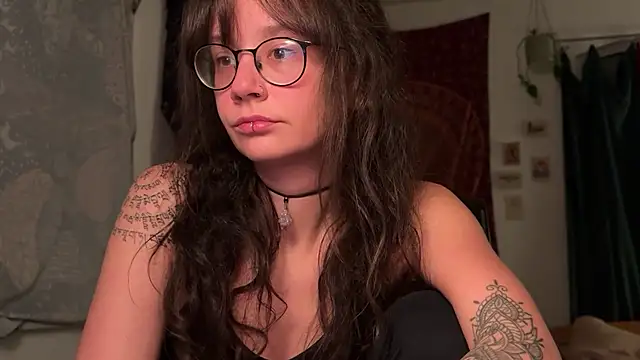 Snapshot of nyxo_ chatting on April 3, 2026, 6:47 pm nyxo online show from April 3, 2026, 6:47 pm