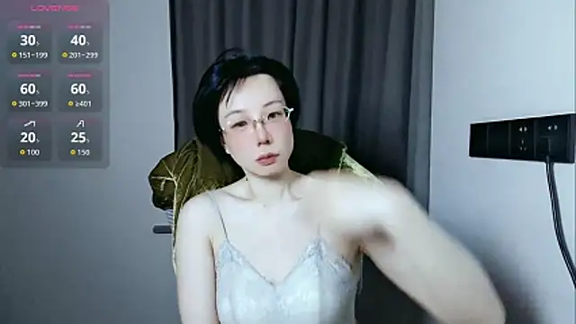 lin lin 520 520 online show from May 18, 2026, 4:01 pm