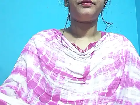 Emma 4433 online show from April 12, 2026, 5:49 pm