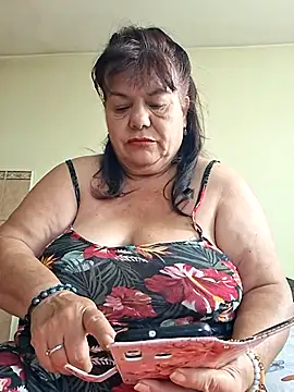 Snapshot of HotMilf80 chatting on July 10, 2026, 5:40 am HotMilf80 online show from July 10, 2026, 5:40 am