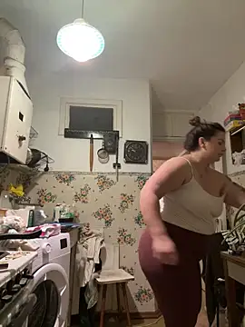 Nenssy555 online show from April 21, 2026, 6:47 pm