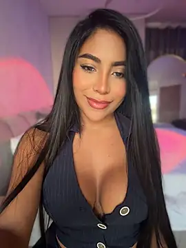 Snapshot of SaraValentina11 chatting on May 26, 2026, 10:19 pm SaraValentina11 online show from May 26, 2026, 10:19 pm