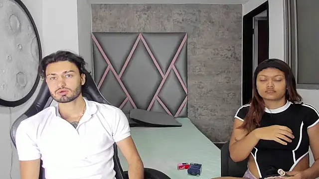 Snapshot of Wolf_Kitty chatting on April 4, 2026, 11:17 am Wolf Kitty online show from April 4, 2026, 11:17 am