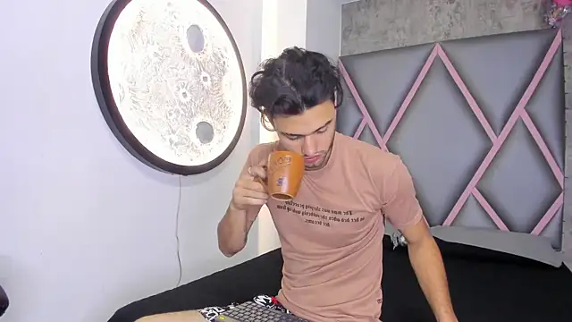 Snapshot of Wolf_Kitty chatting on April 7, 2026, 11:34 am Wolf Kitty online show from April 7, 2026, 11:34 am