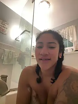 Snapshot of LatinaLoka chatting on April 4, 2026, 1:34 am LatinaLoka online show from April 4, 2026, 1:34 am