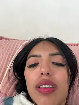 sylphiee  online show from March 12, 2026, 2:43 pm