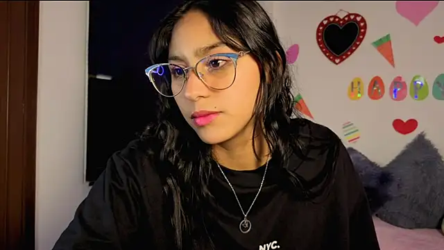 PaulaCutexs online show from April 16, 2026, 4:46 am