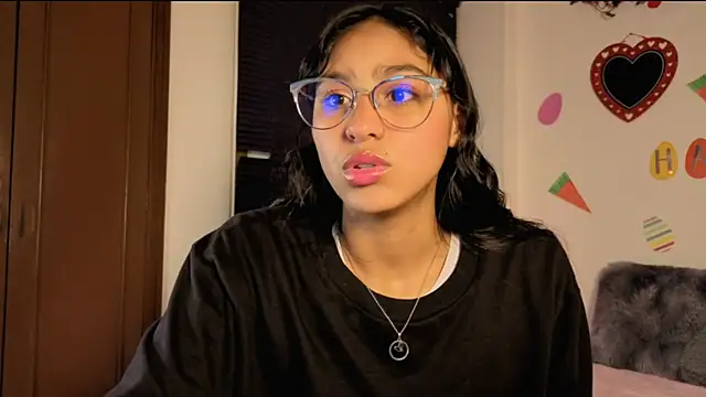 PaulaCutexs online show from April 10, 2026, 3:13 am