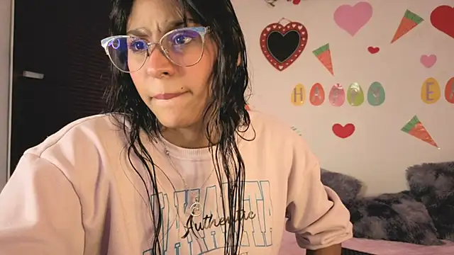 PaulaCutexs online show from April 6, 2026, 4:46 am