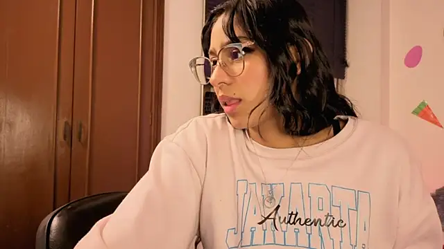 PaulaCutexs online show from April 12, 2026, 5:00 am