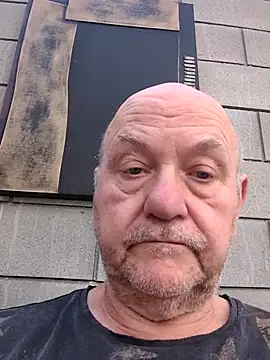 Snapshot of Buggemann chatting on July 19, 2026, 4:04 pm Buggemann online show from July 19, 2026, 4:04 pm