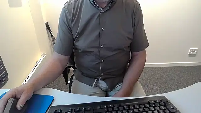 Snapshot of Buggemann chatting on July 3, 2026, 3:13 am Buggemann online show from July 3, 2026, 3:13 am