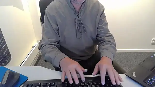 Snapshot of Buggemann chatting on July 24, 2026, 3:13 am Buggemann online show from July 24, 2026, 3:13 am