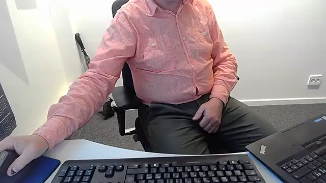 Snapshot of Buggemann chatting on June 18, 2026, 2:54 am Buggemann online show from June 18, 2026, 2:54 am