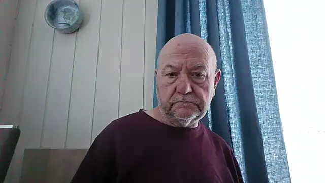 Snapshot of Buggemann chatting on July 10, 2026, 4:34 am Buggemann online show from July 10, 2026, 4:34 am