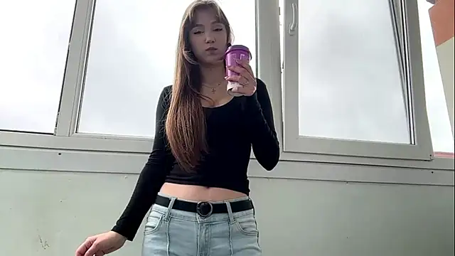 Snapshot of AnnaWasp chatting on June 19, 2026, 5:24 am AnnaWasp online show from June 19, 2026, 5:24 am