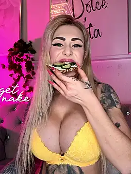 SelinaGalinsky6 online show from April 7, 2026, 8:21 pm