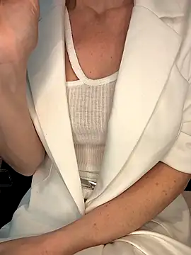 EvaliXiouss online show from April 16, 2026, 10:23 pm