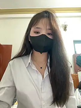 VyVy18 online show from May 18, 2026, 5:23 am