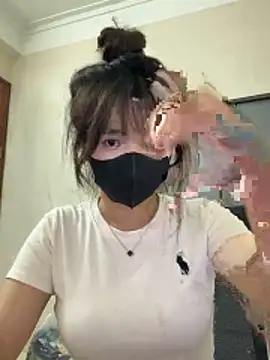 VyVy18 online show from June 18, 2026, 12:43 pm