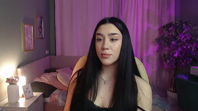 Winonna Ryder online show from March 17, 2026, 7:44 am