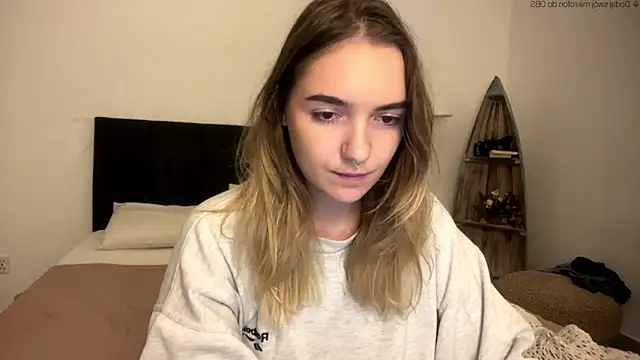 Snapshot of RoxyWet chatting on April 29, 2026, 5:30 pm RoxyWet online show from April 29, 2026, 5:30 pm