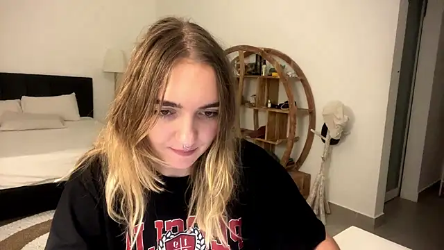 RoxyWet online show from March 29, 2026, 6:20 pm