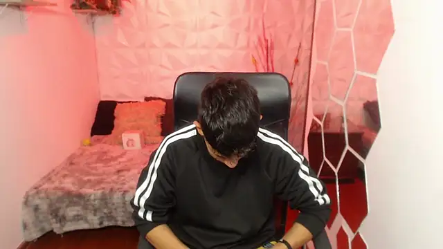 Kei 23 online show from April 17, 2026, 12:35 am