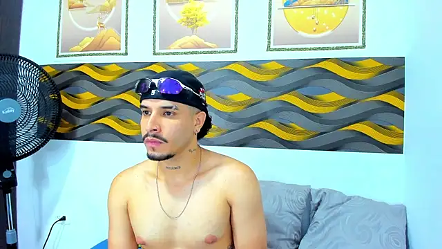 Leon Hotx online show from April 23, 2026, 7:59 pm