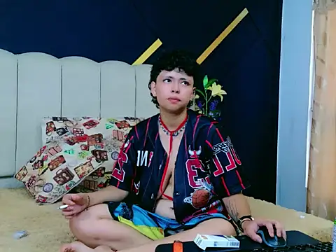 NikiEvanz online show from April 22, 2026, 10:38 pm