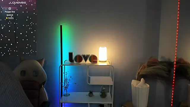 Rachel Wren online show from July 6, 2026, 7:38 pm