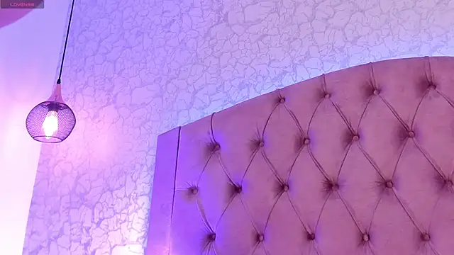 Snapshot of saraa_joness_ chatting on May 18, 2026, 5:51 pm saraa joness online show from May 18, 2026, 5:51 pm