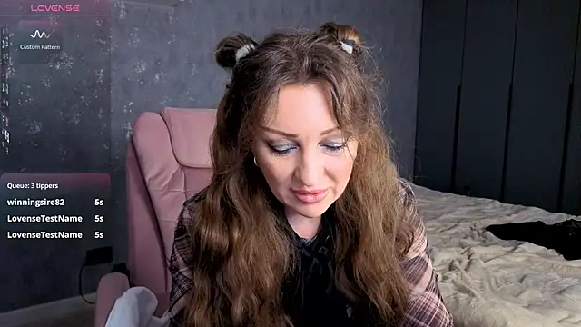Snapshot of Sirena_Fly chatting on April 3, 2026, 7:53 pm Sirena Fly online show from April 3, 2026, 7:53 pm