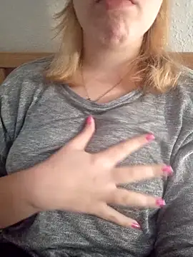 kitsuneniki online show from March 12, 2026, 2:32 pm