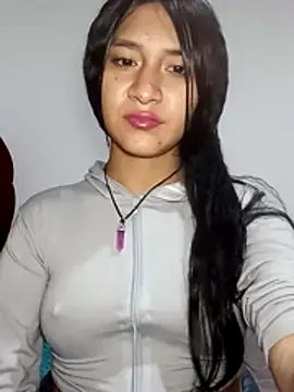 Snapshot of KarolaMendez chatting on July 5, 2026, 9:43 pm KarolaMendez online show from July 5, 2026, 9:43 pm