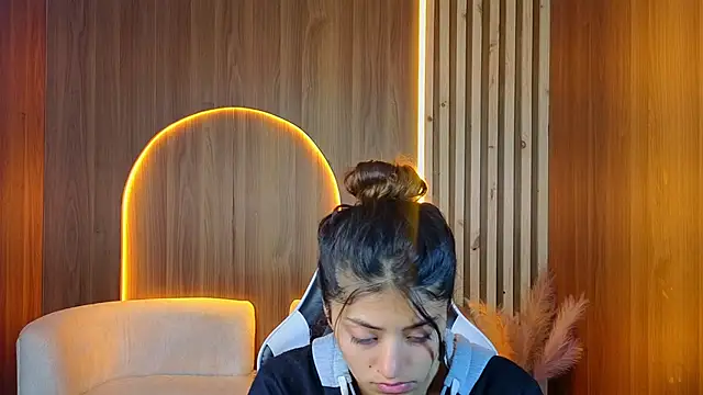 Lia queen tx online show from July 3, 2026, 3:24 am