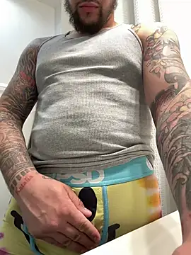 Snapshot of bigpappiii09 chatting on May 14, 2026, 6:27 pm bigpappiii09 online show from May 14, 2026, 6:27 pm