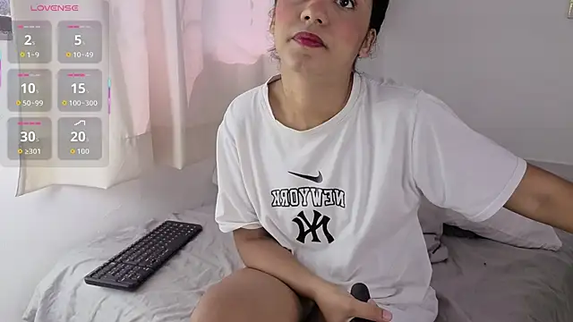 Emma couper03 online show from May 4, 2026, 2:20 pm
