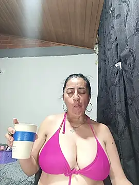 Snapshot of Alexandrina chatting on February 4, 2026, 11:00 pm Alexandrina online show from February 4, 2026, 11:00 pm