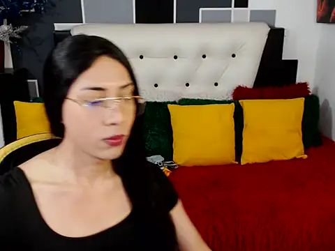 Snapshot of alise_capell chatting on April 15, 2026, 1:15 pm alise capell online show from April 15, 2026, 1:15 pm