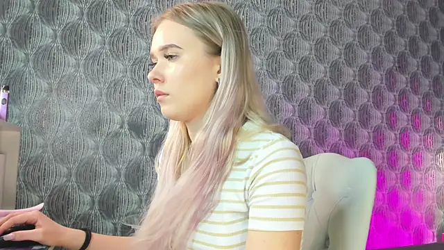 Snapshot of Alice_Pleasance chatting on April 24, 2026, 8:49 am Alice Pleasance online show from April 24, 2026, 8:49 am